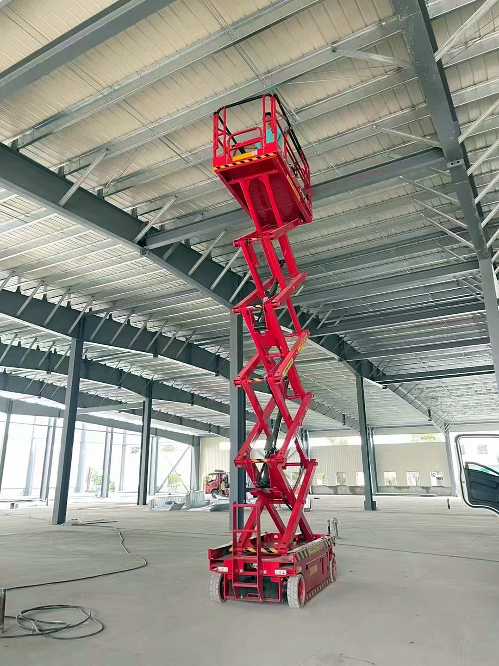 全自行式液壓升降平臺